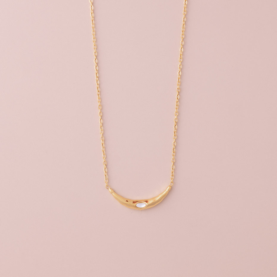 Curved Bar Pearl Necklace
