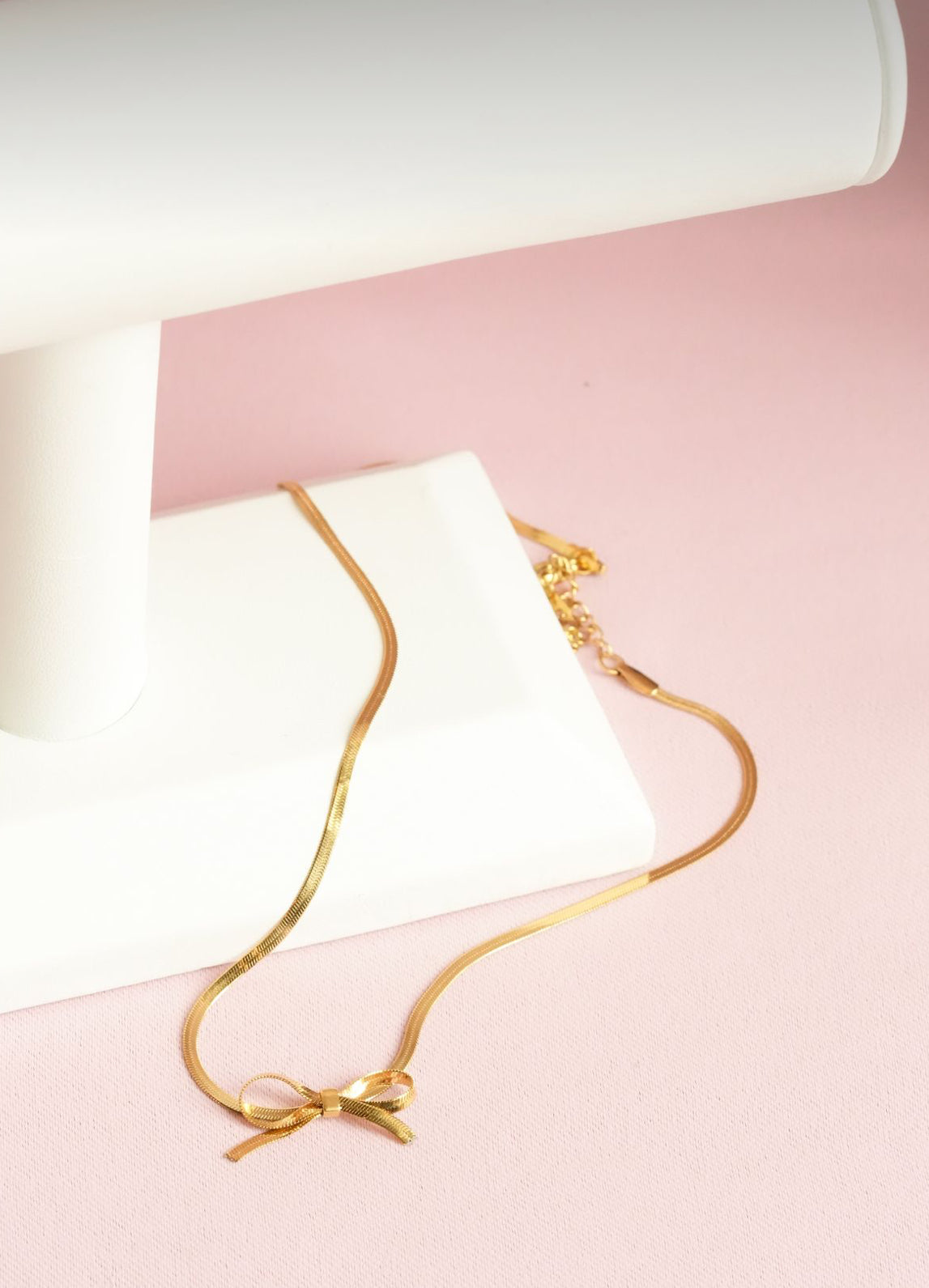Snake Chain Bow Choker