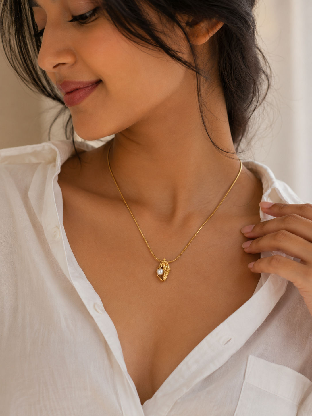 Shell Pearl Pendant Necklace