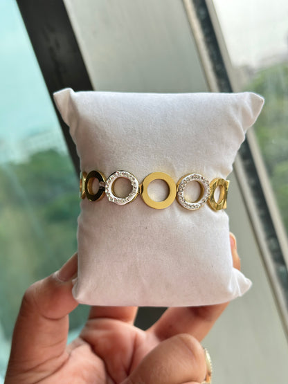 Alternating Circle & Imported Stone Open Ring Link Bracelet