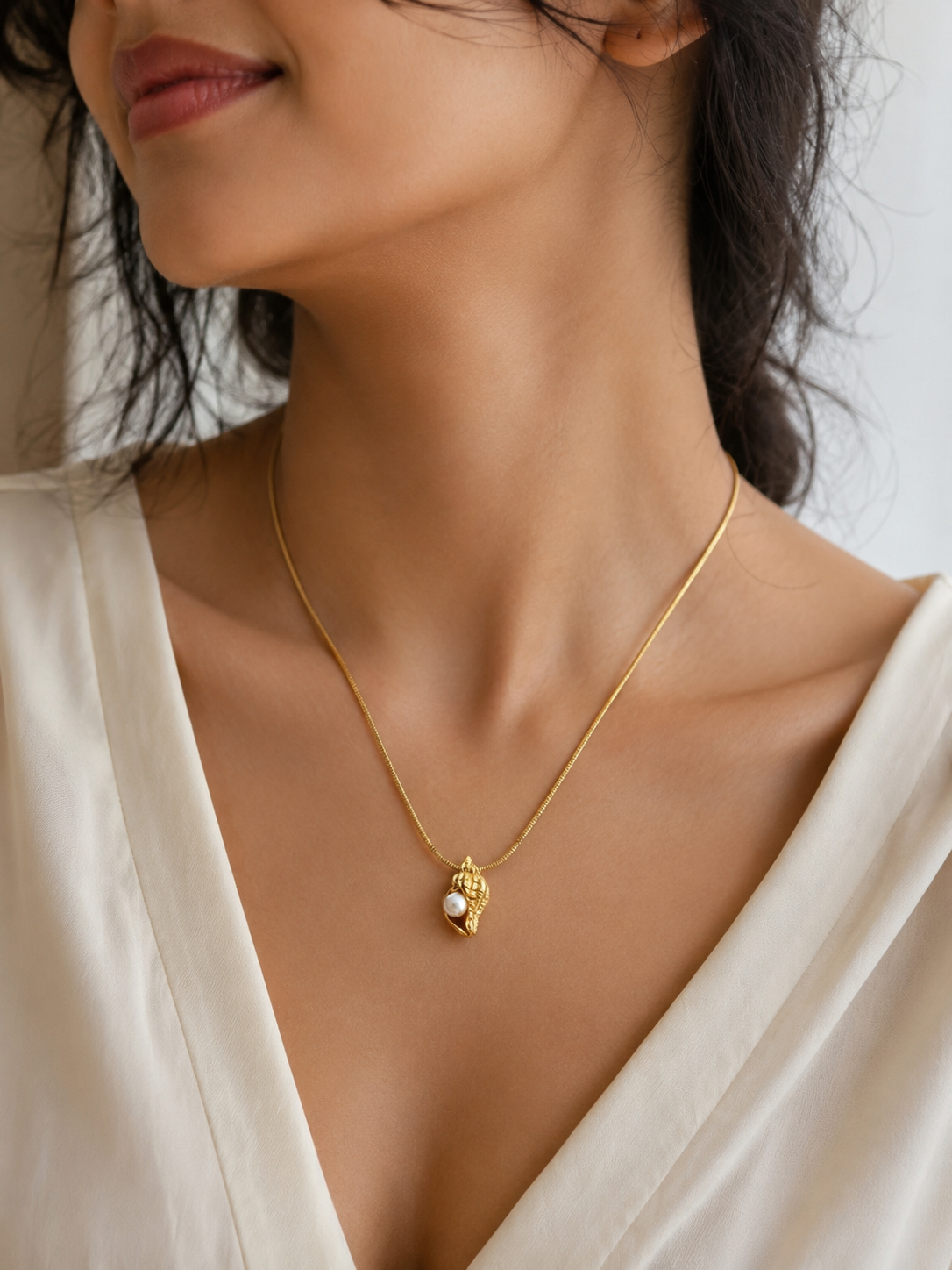 Shell Pearl Pendant Necklace