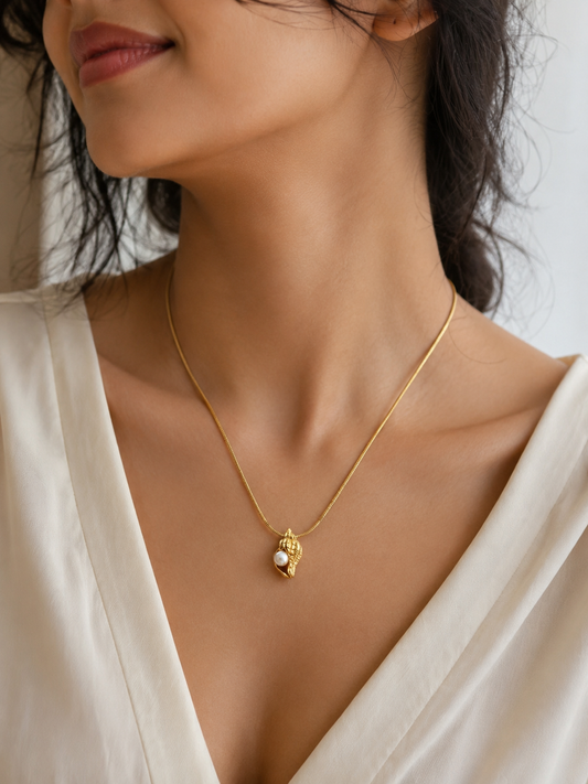 Shell Pearl Pendant Necklace