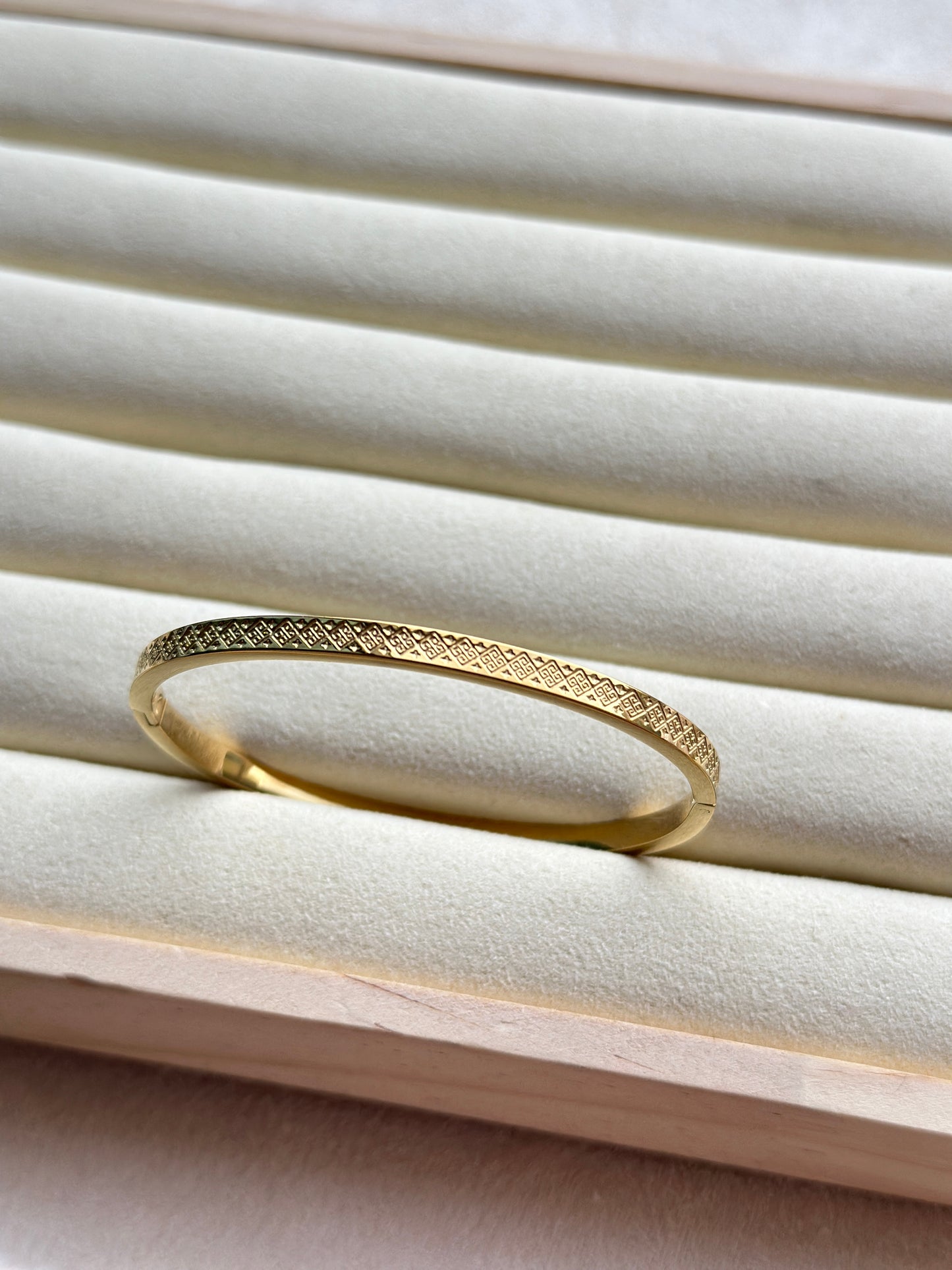 Diamond Pattern Engraved Gold Bangle