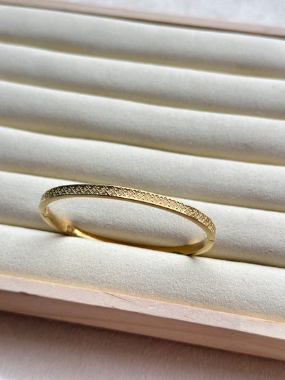Diamond Pattern Engraved Gold Bangle