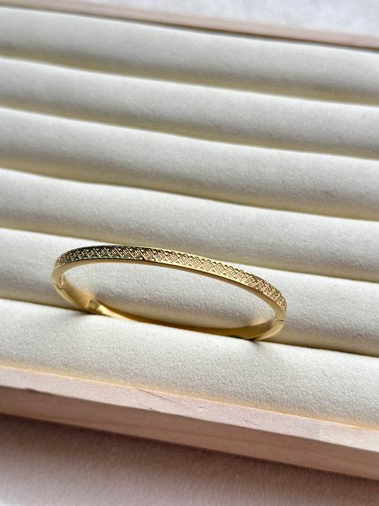 Diamond Pattern Engraved Gold Bangle