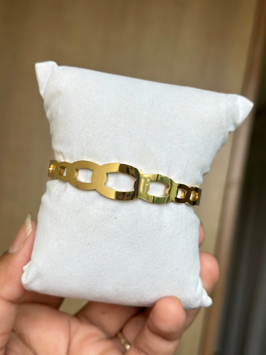Flat Oval Link Gold Bracelet