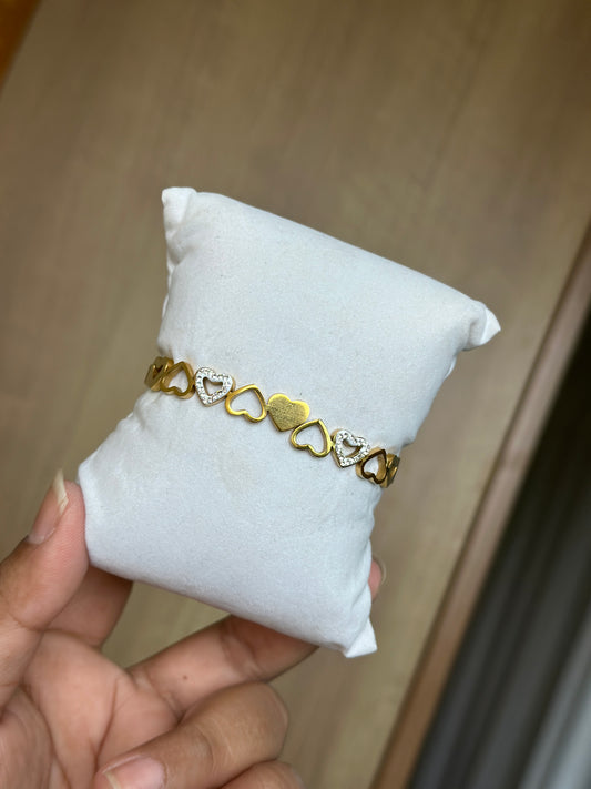 Full Heart Link Gold Bracelet