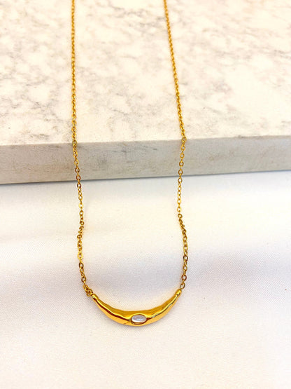 Curved Bar Pearl Necklace