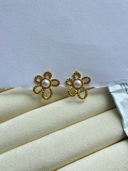 Golden Daisy Earrings