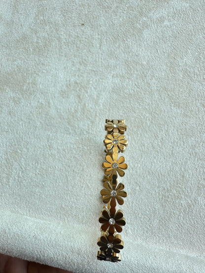 Full Daisy Imported Stones Link Bracelet