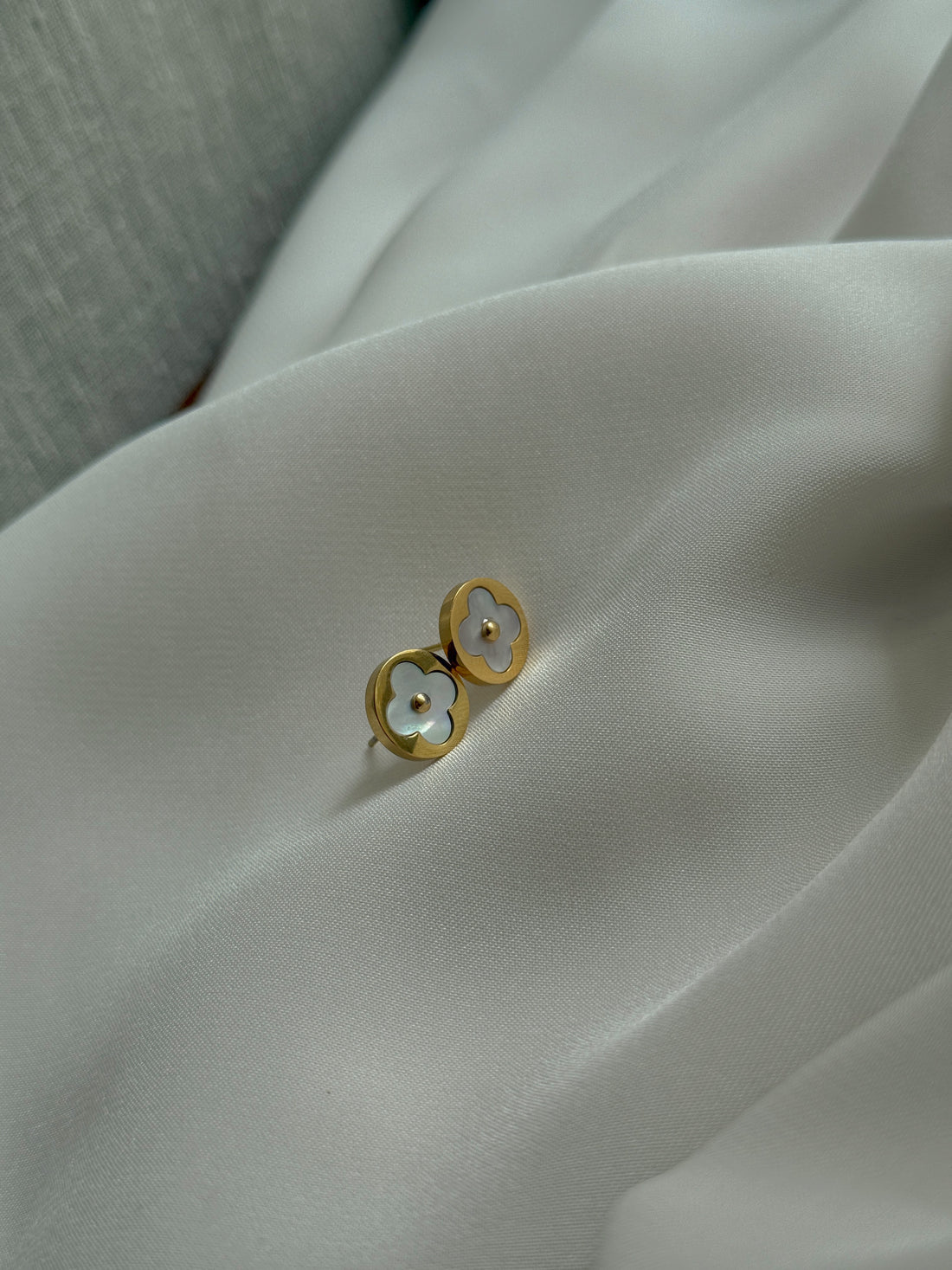 Clover Premium Studs