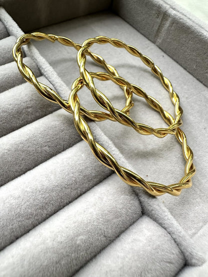 Eternal twisted Bangles