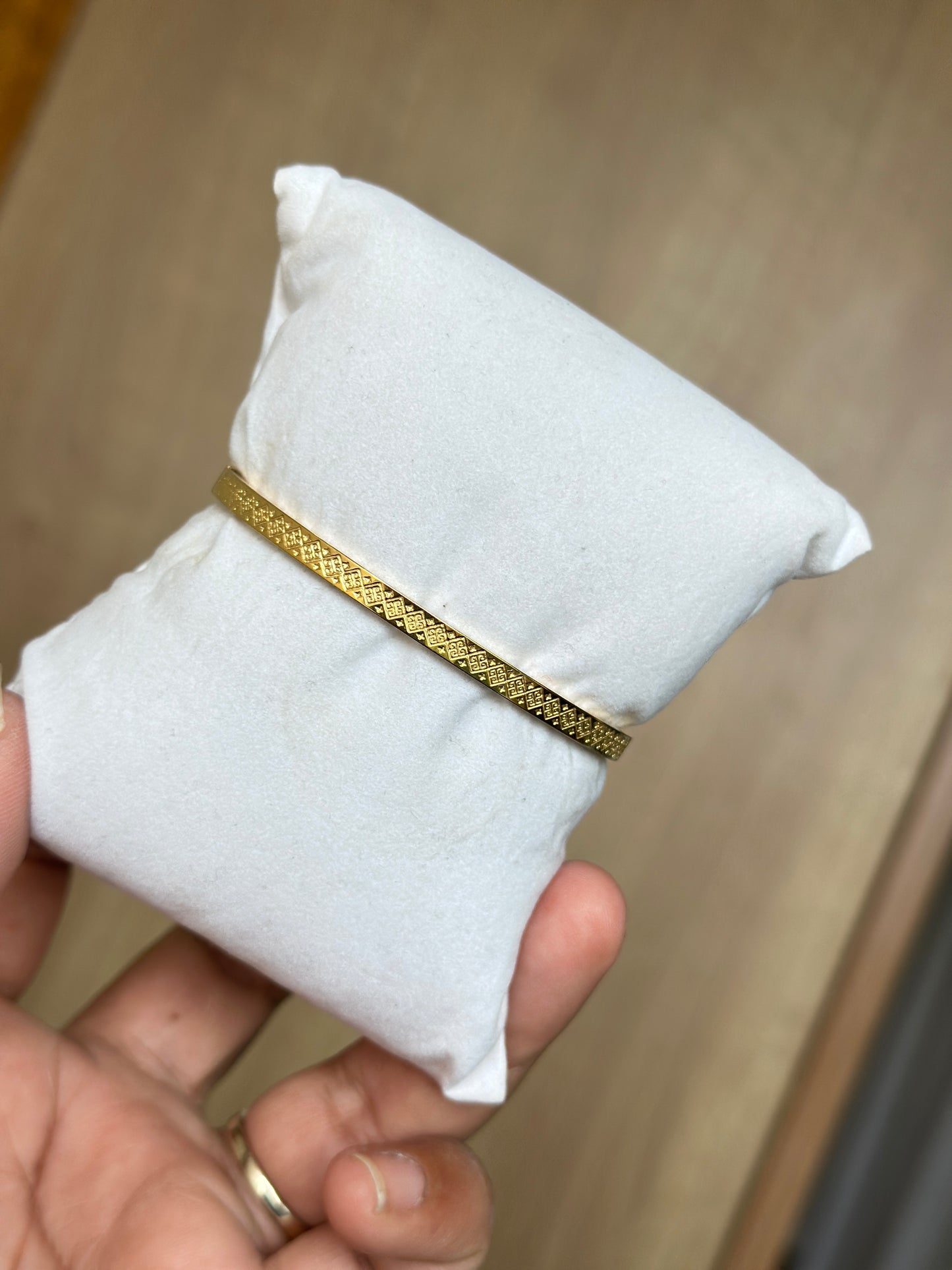 Diamond Pattern Engraved Gold Bangle