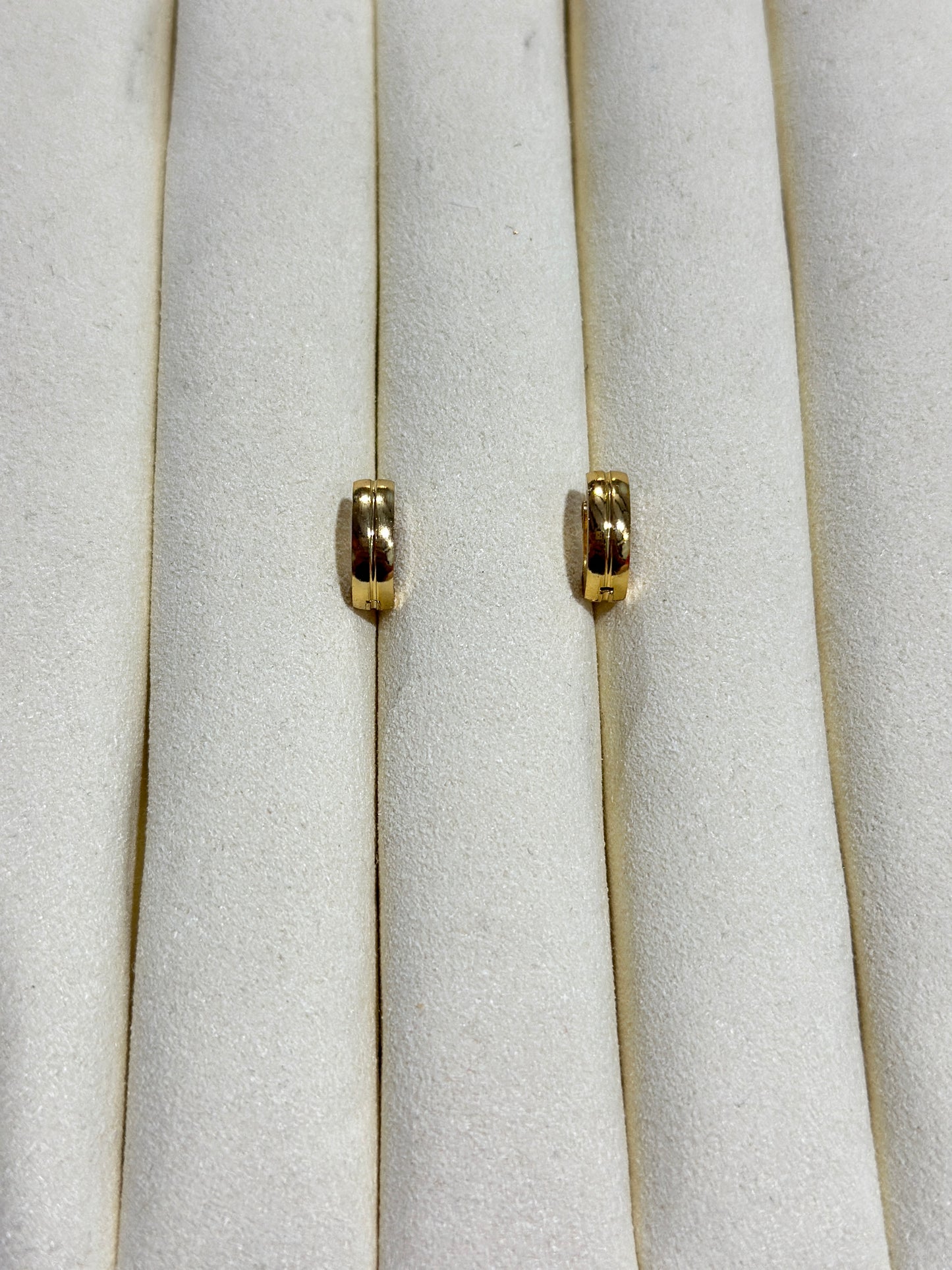 Wide Ribbed Hoop Earrings