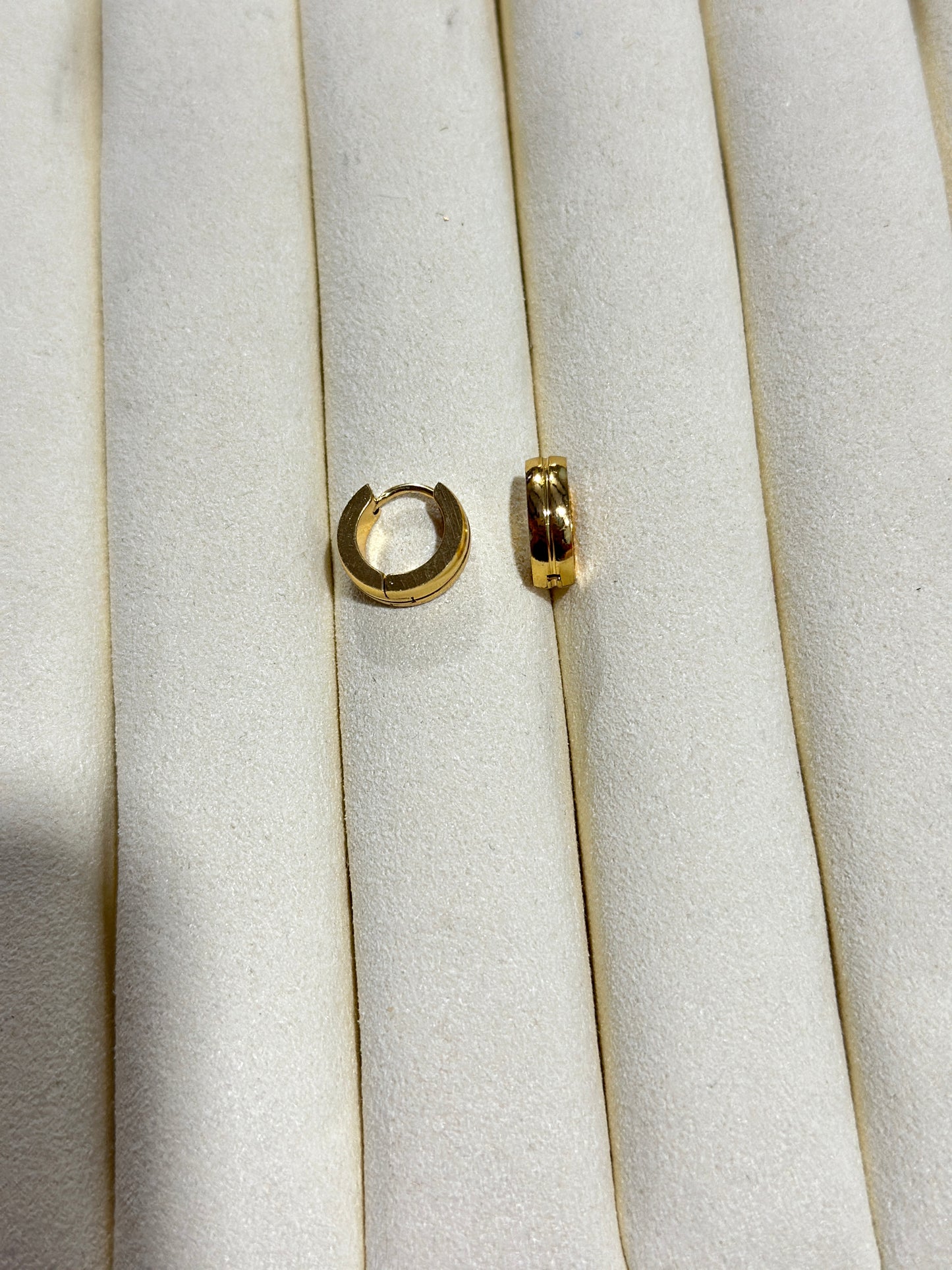 Wide Ribbed Hoop Earrings