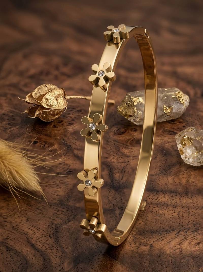 Flower & Bar Link Gold Bracelet