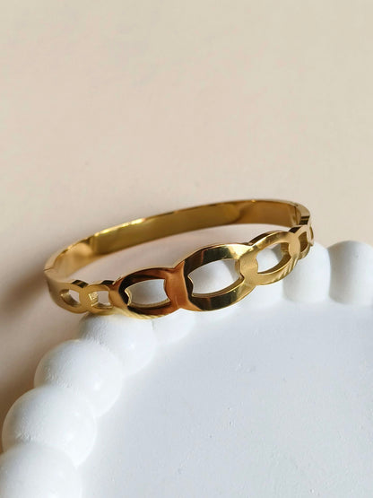 Flat Oval Link Gold Bracelet