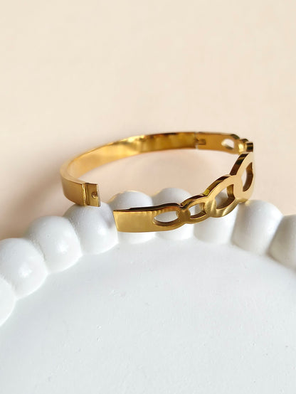 Flat Oval Link Gold Bracelet