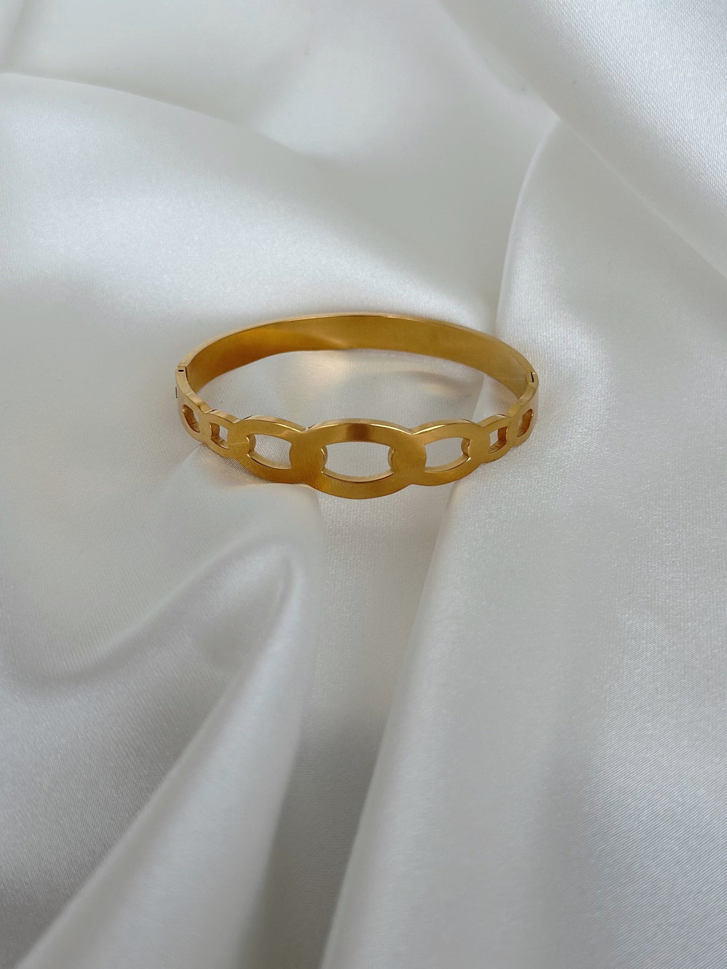 Flat Oval Link Gold Bracelet