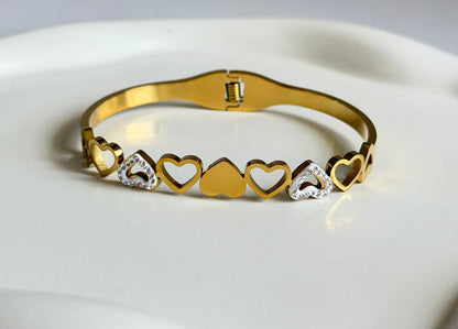 Full Heart Link Gold Bracelet