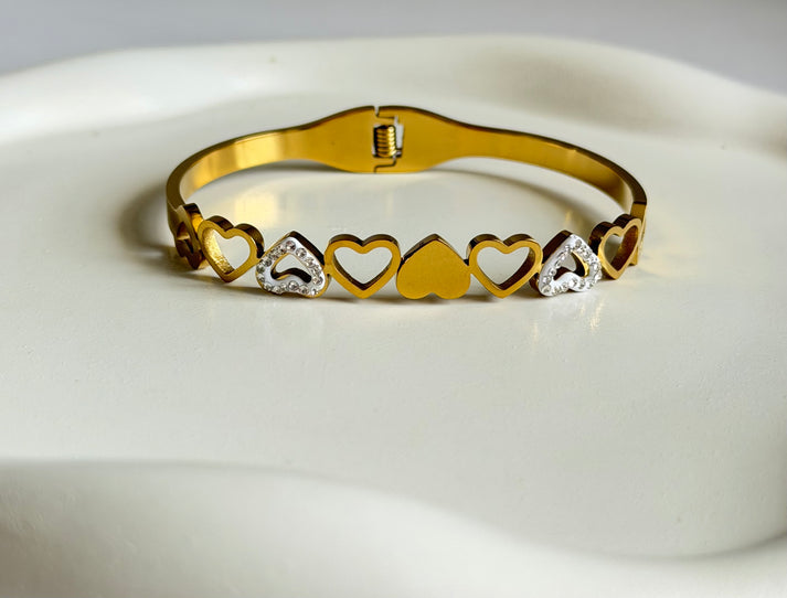 Full Heart Link Gold Bracelet