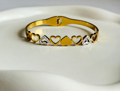 Full Heart Link Gold Bracelet