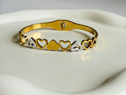Full Heart Link Gold Bracelet