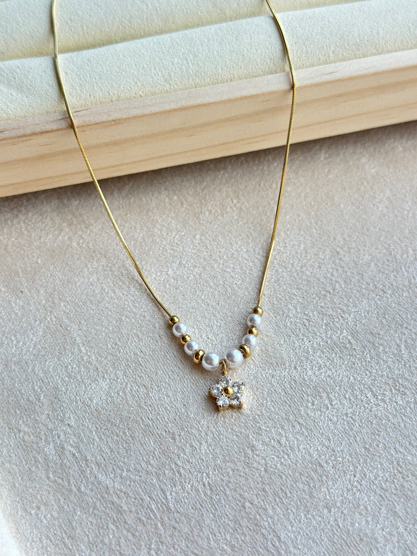 Pearl & Crystal Flower Bead Chain Necklace